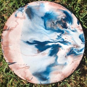 Resin round table